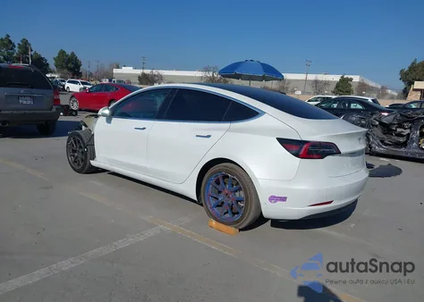 2019 Tesla Model 3 Long Range/Mid Range/Standard Range/Standard Range Plus z USA, uszkodzony, nr VIN 5YJ3E1EA5KF401604